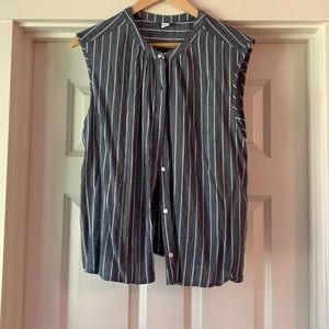 Sleeveless Button up